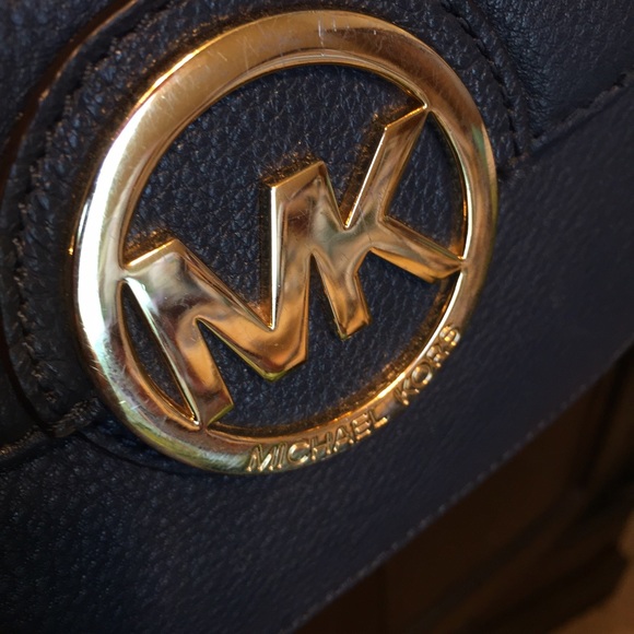 Michael Kors Margo Crossbody - Picture 3 of 4